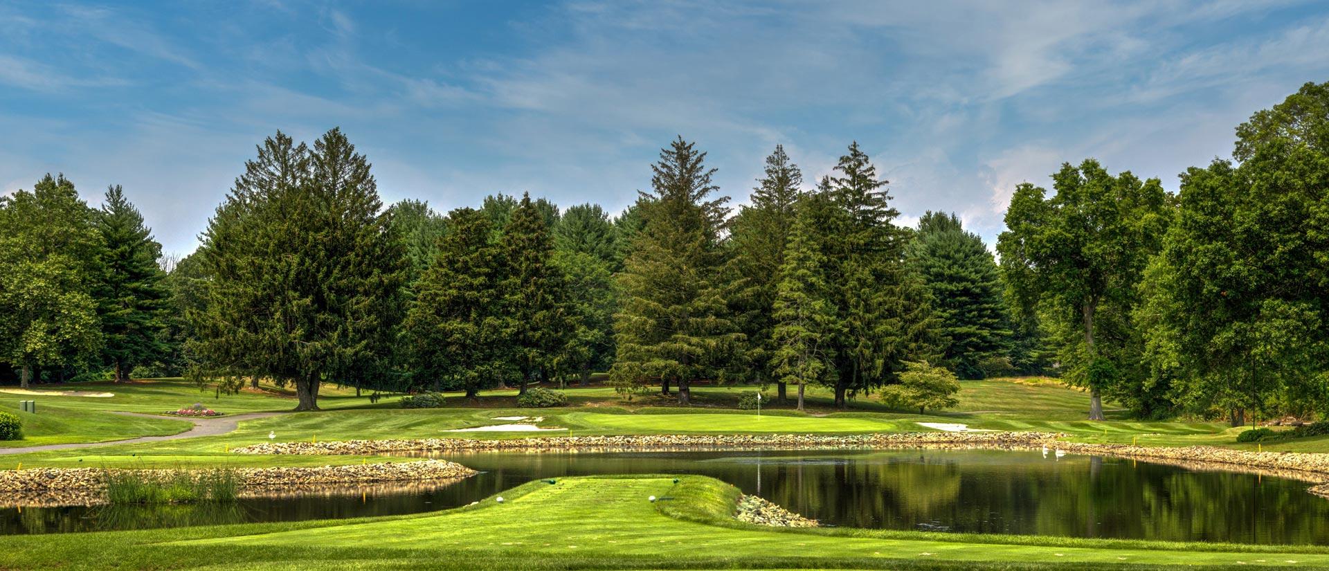 Race Brook Country Club Logo